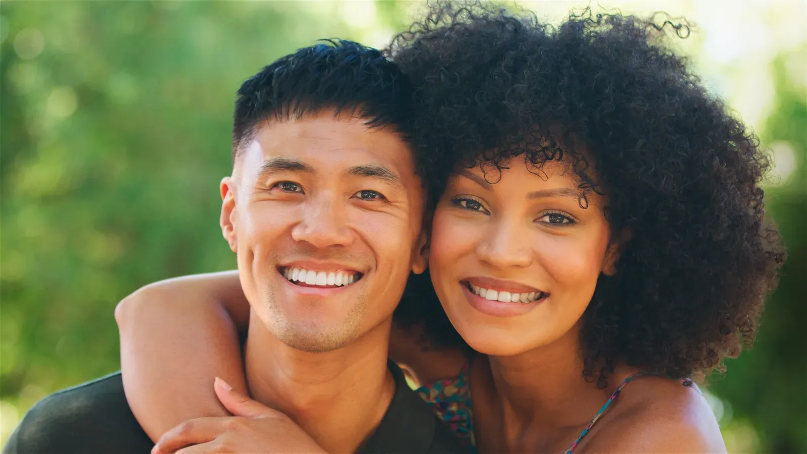 Porcelain Veneers vs. Teeth Whitening: Which Is Right?
